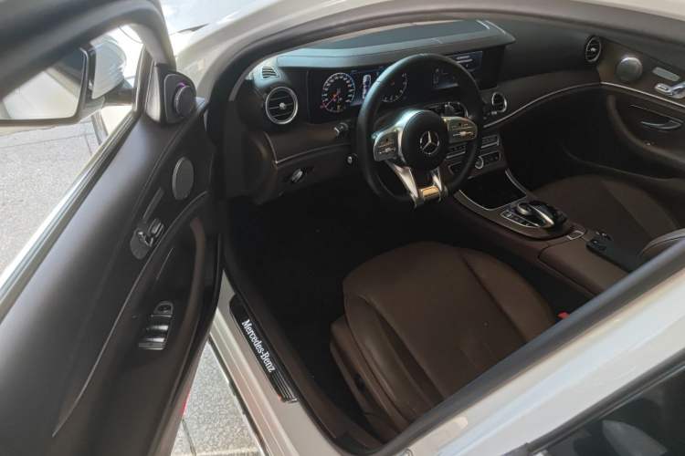 Used Mercedes-Benz E-Class 2018 Facelift E 300 L Luxury Edition
