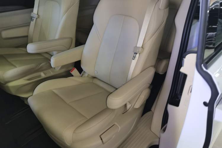 Used Buick GL8 New Energy 2025 Lushang First-Drive Edition 7-Seater
