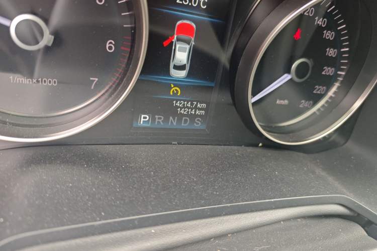 Used Hongqi H7 2021 1.8T Executive Edition Odometer Close Up