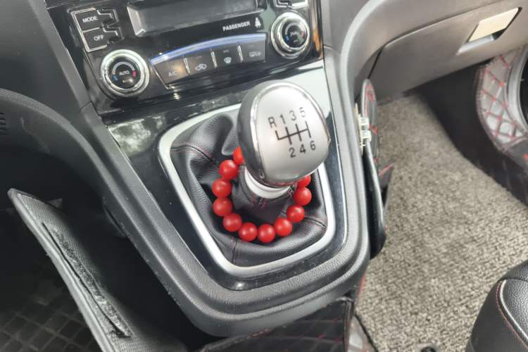 Used Haval H6 2015 Upgraded Model 1.5T Manual Two-Wheel Drive Elite Version
