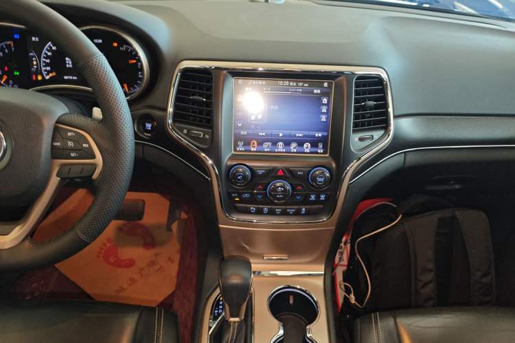 Used Jeep Grand Cherokee 2016 3.0L Comfort Navigation Edition Audio And AC Panel