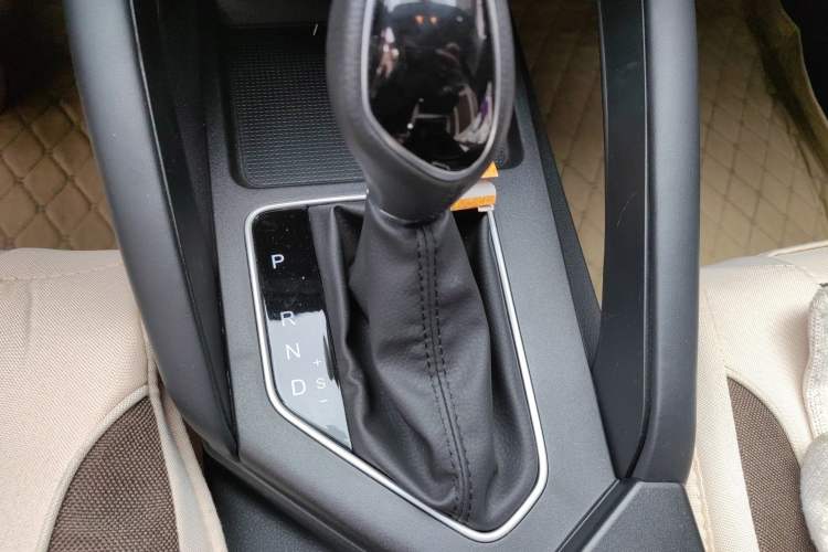 Used Dongfeng Fengon 500 2022 1.5L CVT Enjoyment Version Gear Lever