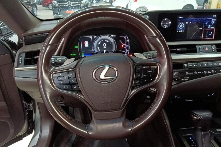 Used Lexus ES 2020 300h Premier Edition
