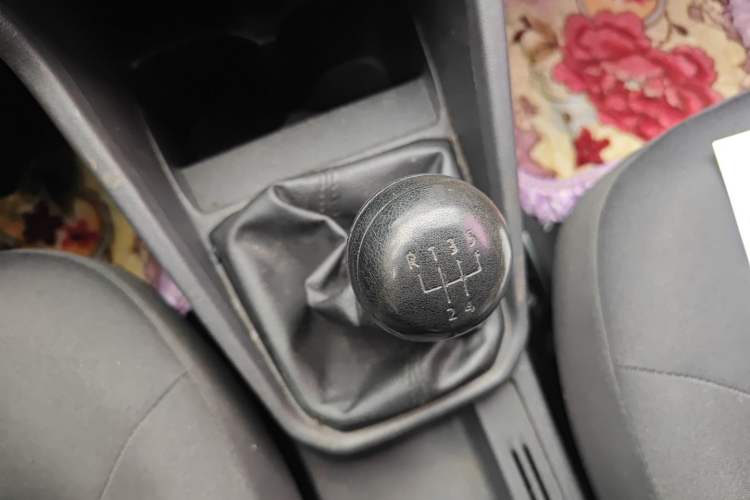 Used Volkswagen Jetta 2017 1.5L Manual Fashion Edition Gear Lever