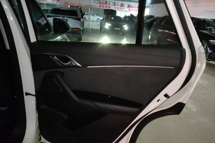 Used Roewe D5X DMH 2024 135 Tech Edition
