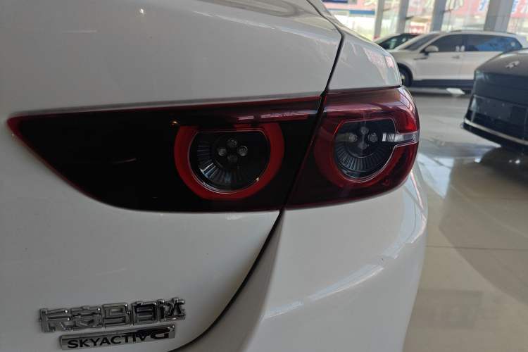 Used Mazda 3 Axela 2021 2.0L Automatic Zhi Rui Edition Right Rear Taillight