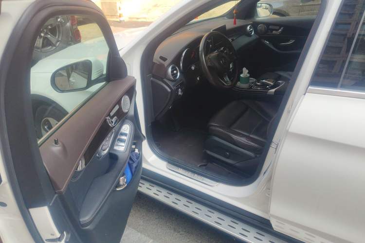 Used Mercedes-Benz GLC 2016 GLC 260 4MATIC Luxury Model
