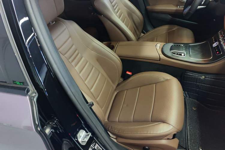 Used Mercedes-Benz E-Class 2019 Restyled E 300 L Sport Luxury Edition Right Front Seat