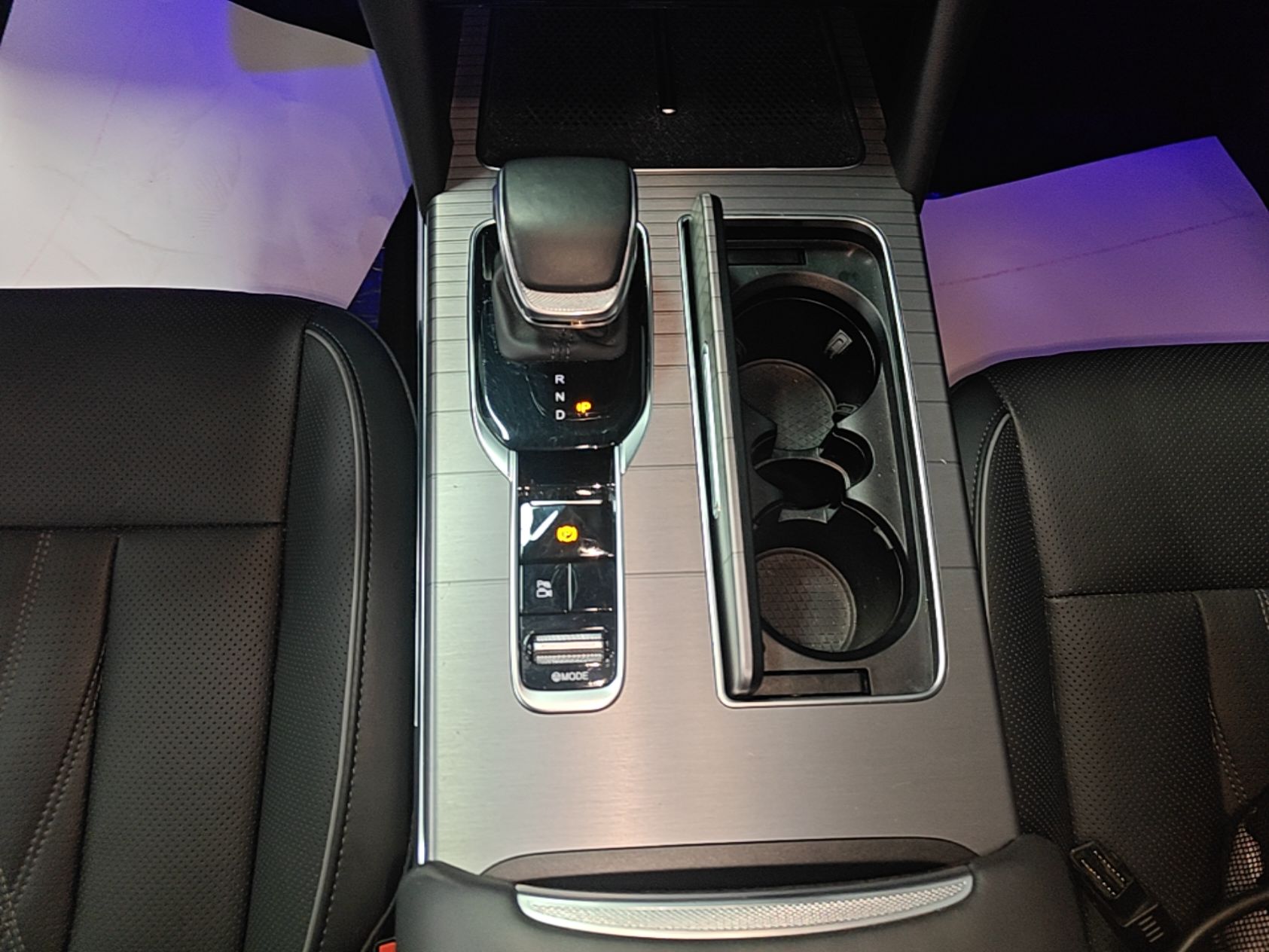 Hongqi HS7 PHEV 2024 2.0T PHEV Four-Wheel Drive Flagship Edition 7 Seats — снимка 16