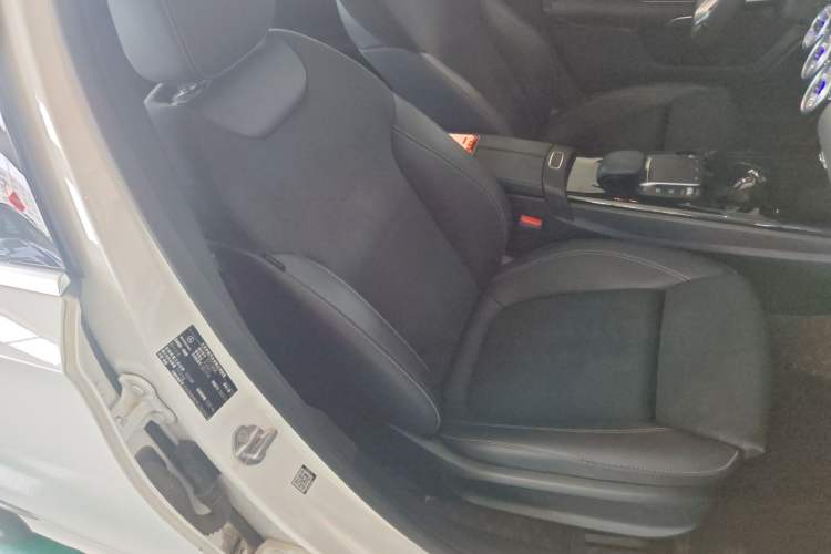 Used Mercedes-Benz A-Class 2022 Revised Version A 200 L Sport Sedan Fashionable Style Right Front Seat