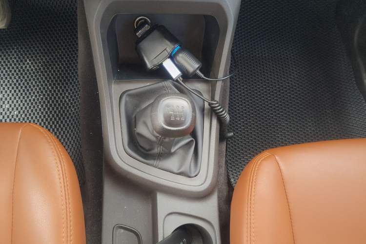 Used Wuling Hongguang V 2022 1.5L Jingqu Version Hydraulic Power Steering LAR