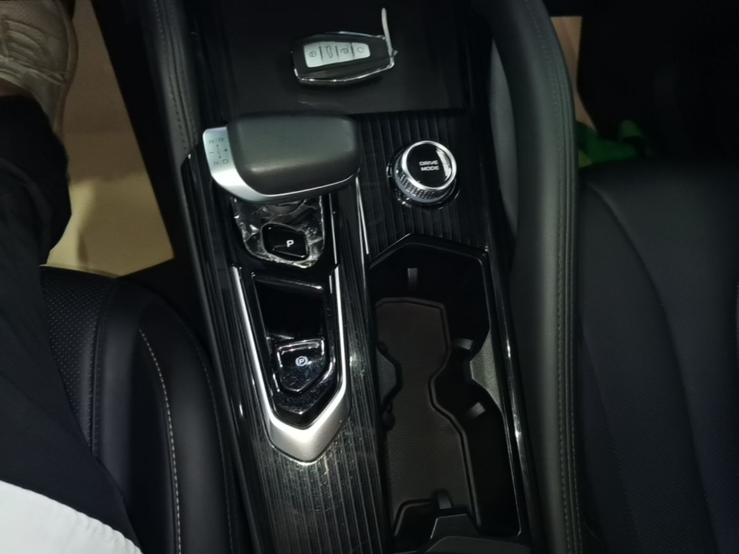 Geely Auto Monjaro L 2024 2.0TD DCT EVO Two-Wheel Drive Long-Range Version — снимка 16