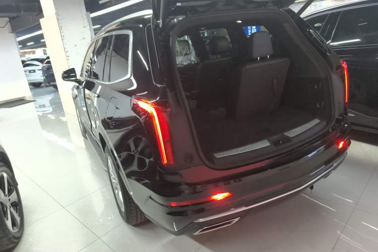 Used Cadillac XT6 2021 28T Six-Seater Fashion Edition Rear Left 45 Deg