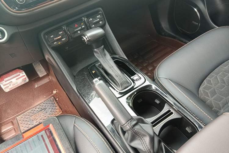 Used GAC Trumpchi GS3 2019 235T Automatic Elite Edition Gear Lever