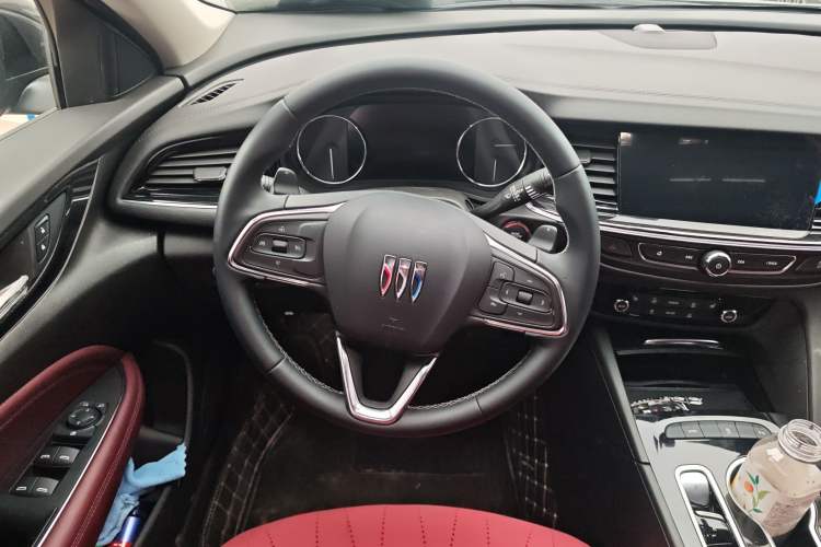 Used Buick Regal 2024 28T Luxury Edition Steering Wheel