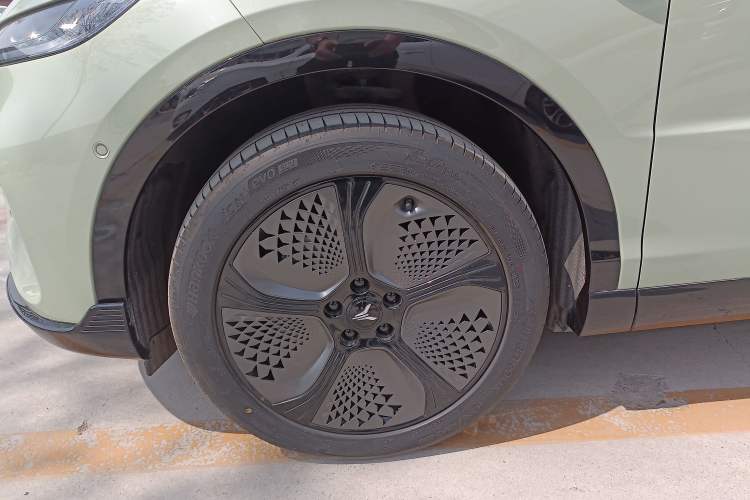 Used VOYAH COURAGE 2024 Ultra-Long Range Smart Enjoyment Version Exterior 4