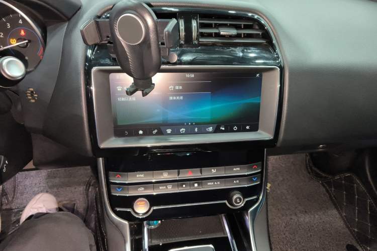 Used Jaguar XEL 2019 2.0T 200 PS Luxury Edition Audio And AC Panel