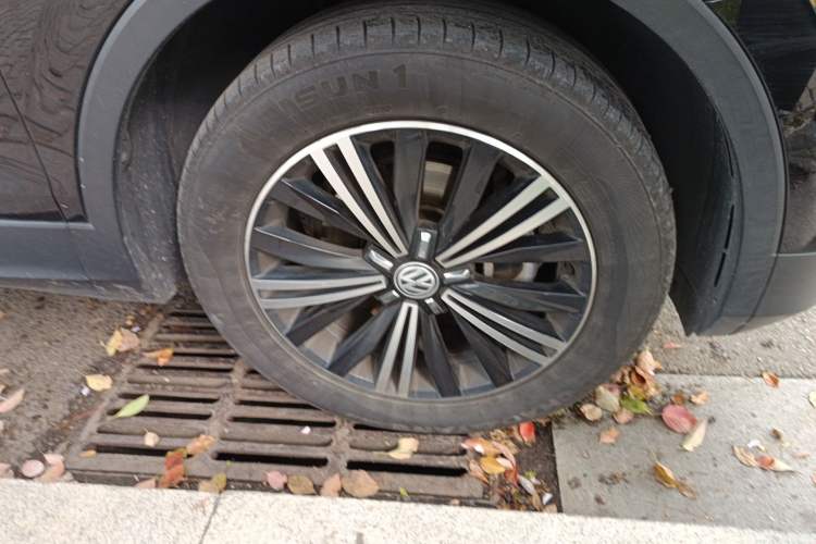 Used Volkswagen Tiguan L 2020 330TSI Automatic Two-Wheel Drive Panoramic Comfort Edition China VI Standard Right Front Wheel Hub