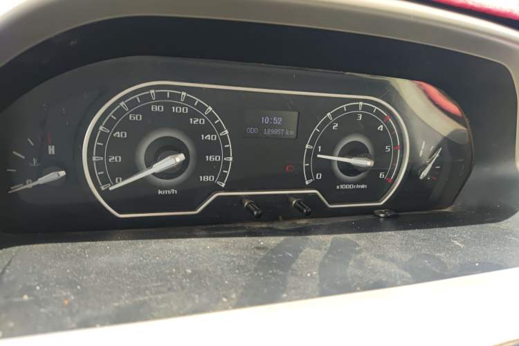 Used SAIC MAXUS Xintu V80 2018 2.5T 6-Speed Manual Aowentong Long-Wheelbase Mid-Roof 7/10-Seater