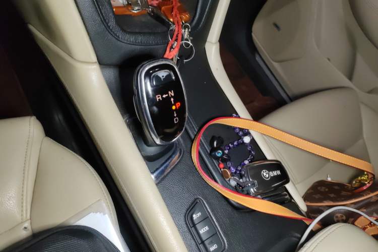 Used Cadillac XT5 2016 28T Four-Wheel Drive Tech Version Gear Lever