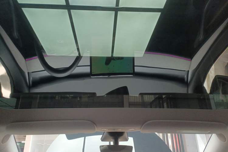 Used Tesla Model Y 2023 Rear-Wheel-Drive Version Headliner