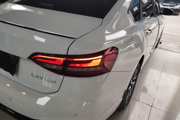 Used Volkswagen Lavida 2024 300TSI DSG Starry Sky Leading Edition Right Rear Taillight