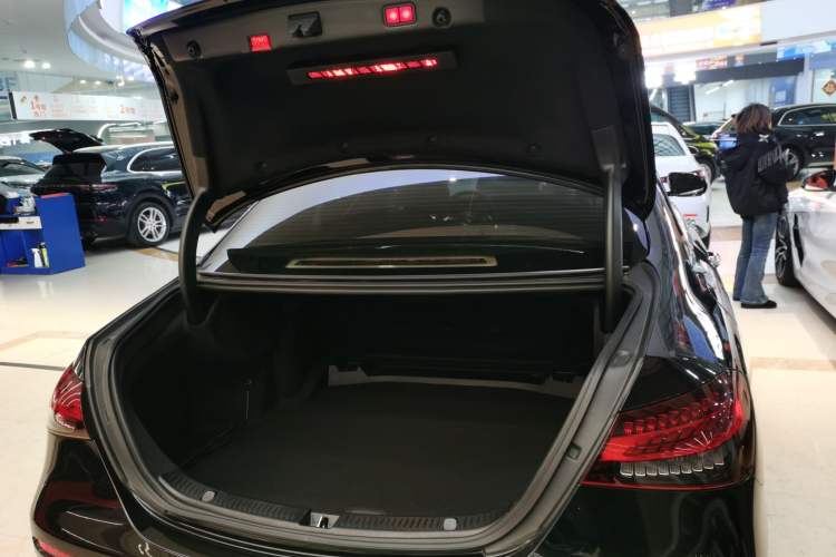 Used Mercedes-Benz E-Class 2022 Second Facelift E 300 L Luxury Edition
