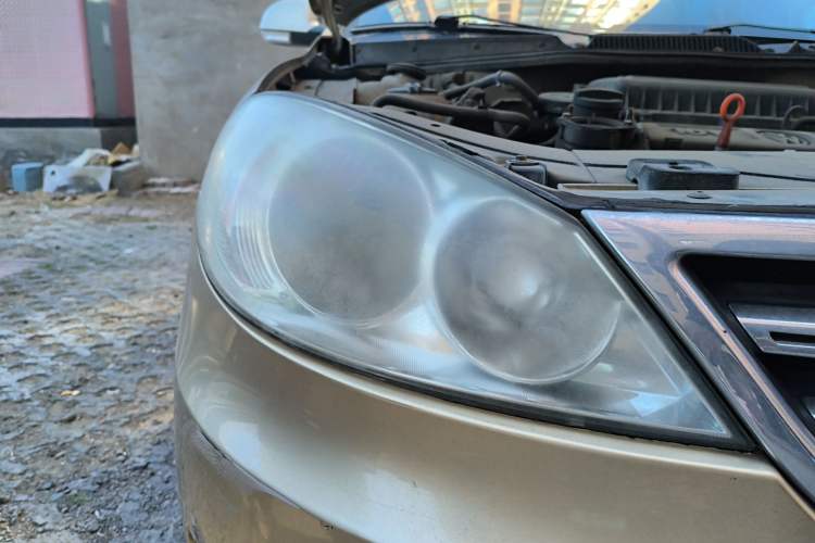 Used Volkswagen Lavida 2011 1.6L Automatic Premium Edition Right Front Headlight