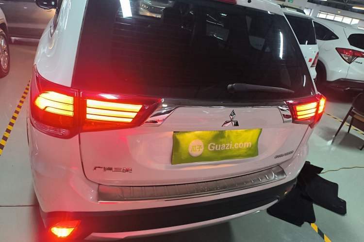 Used Mitsubishi Outlander 2018 2.0L Two-Wheel-Drive Jiale Edition 7-Seater