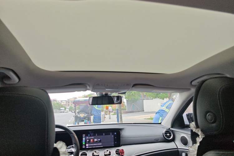 Used Mercedes-Benz E-Class New Energy 2022 E 350 e L Plug-in Hybrid Sports Sedan Headliner