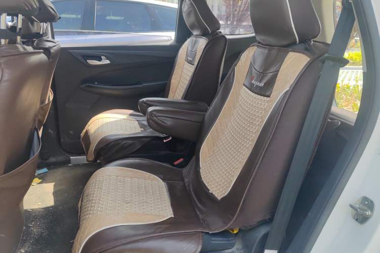 Used Baojun 730 2019 1.5T Manual Fashion Model 7-seater China VI
