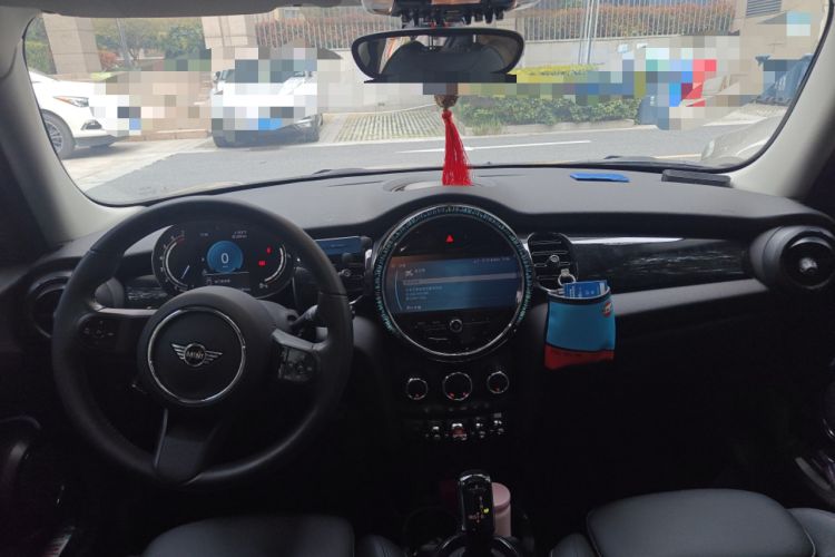 Used MINI 2023 Updated 1.5T COOPER Artist Five-Door Edition Center Console