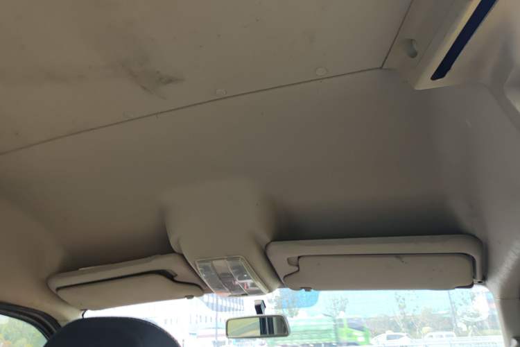 Used SAIC MAXUS Xintu V80 2018 2.5T 6-Speed Manual Aowentong Long-Wheelbase Mid-Roof 7/10-Seater