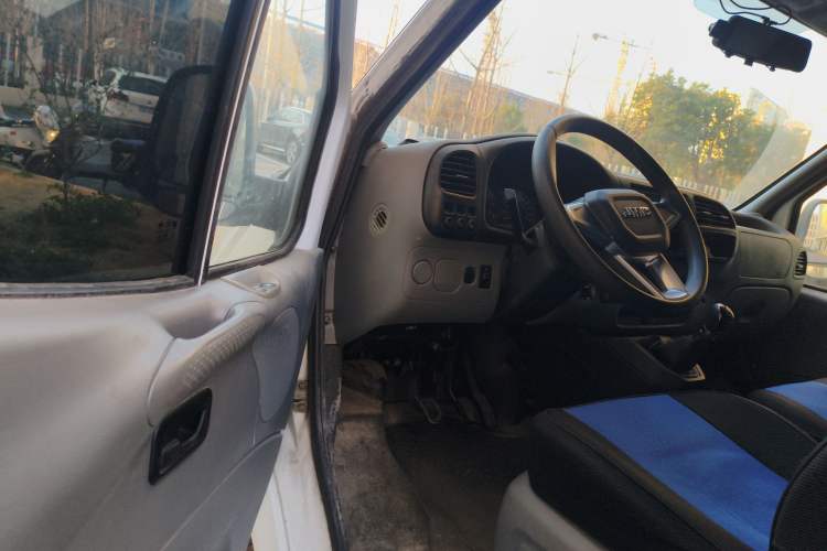 Used JMC Transit 2019 2.8T Commercial Version Short Wheelbase Mid-Roof 6-Seater China VI JX493