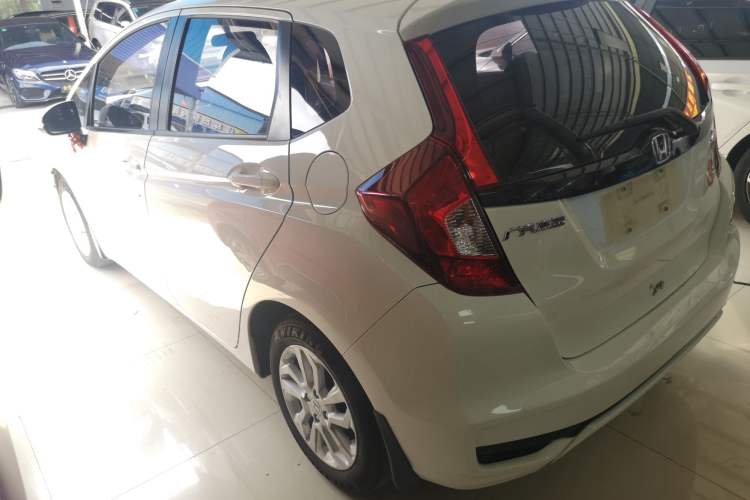 Used Honda Fit 2018 1.5L CVT Comfort Sunroof Version Rear Left 45 Deg