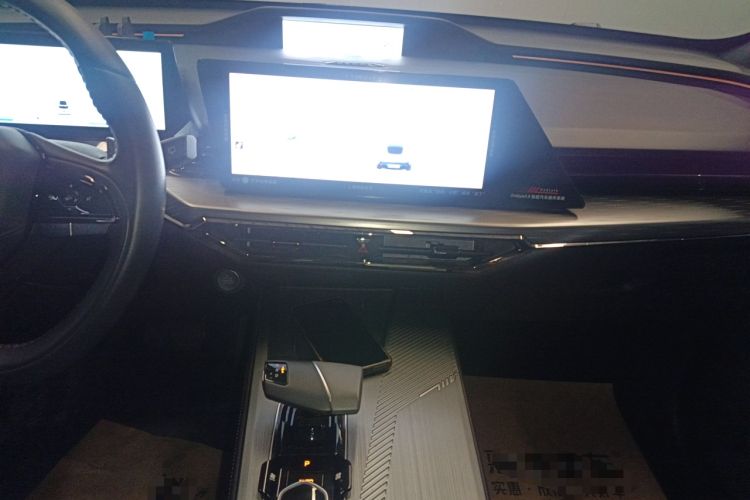 Used CHANGAN OSHAN Z6 New Energy 2022 Blue Whale iDD 150KM Flagship PLUS Smart Parking Edition Audio And AC Panel