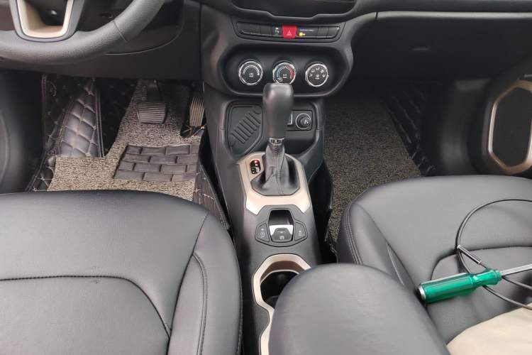 Used Jeep Renegade 2017 180T Automatic High-Energy Version Gear Lever