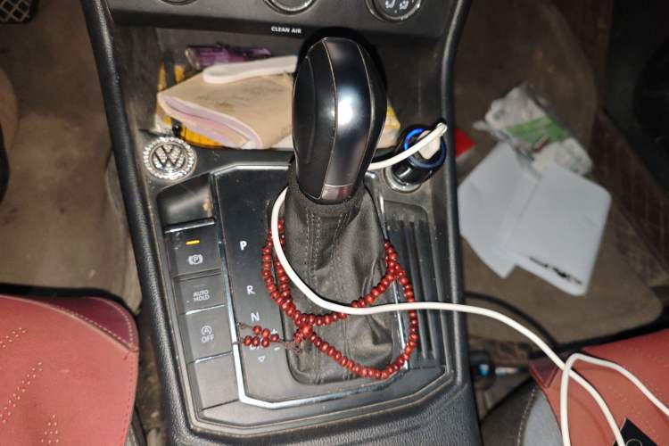 Used Volkswagen Lavida 2023 Revised Version 1.5L Automatic – Full-Option Edition Gear Lever