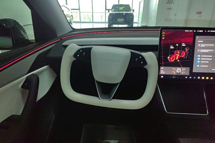 Used Tesla Model Y 2025 Long-Range All-Wheel-Drive Version Steering Wheel