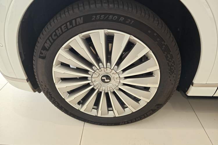 Used ONVO Luxeed L90 2025 Model—Ultra Six-Seater Version
