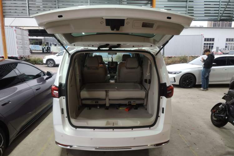 Used Buick GL8 2021 Land Cruiser Executive Class 652T Luxury Model