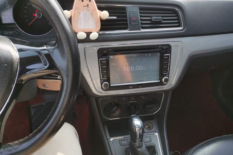 Used Volkswagen Lavida 2015 1.6L Automatic Comfort Edition
