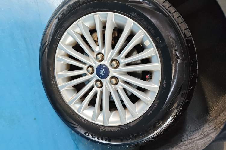 Used Ford Escort 2015 1.5L Manual Comfort Model Right Rear Wheel Hub