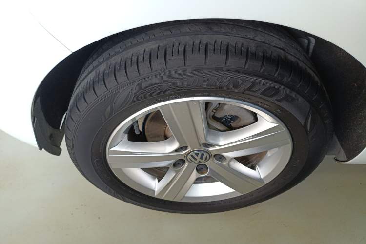 Used Volkswagen Golf 2017 1.6L Automatic Comfort Million-Vehicle Anniversary Edition Exterior 5