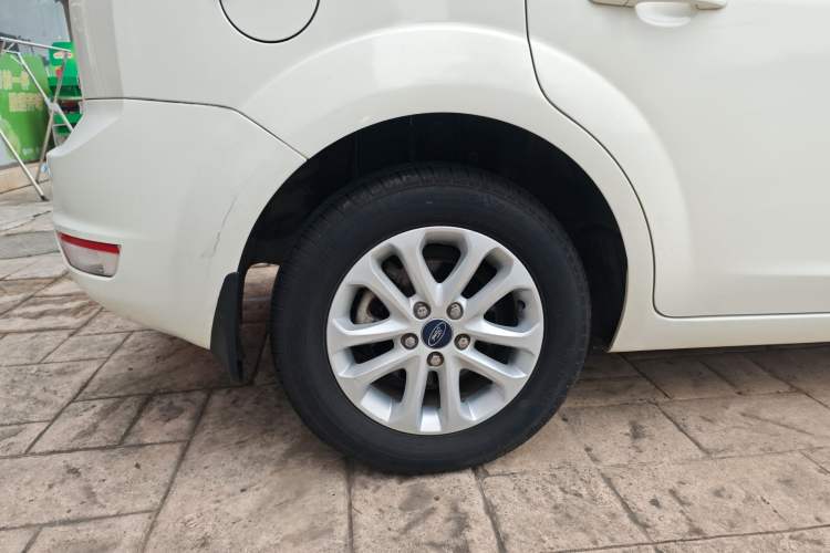 Used Ford Focus 2013 Hatchback Classic 1.8L Automatic Base Model
