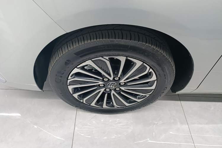 Used Buick GL8 New Energy 2025 Lu Shang Luxury Edition 7-Seater
