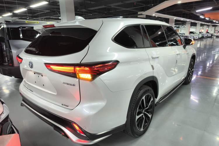 Used Toyota Crown Kluger 2022 2.5L HEV Four-Wheel Drive Premium Edition Rear Right 45 Deg