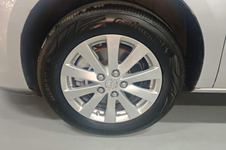 Used Buick GL8 2017 25S Comfort Version China V Standard Left Front Wheel Hub