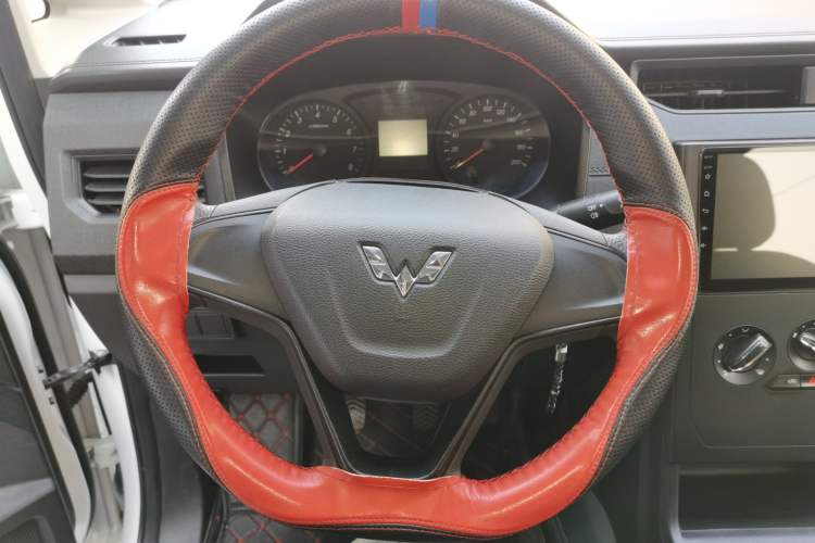 Used Wuling Hongguang PLUS 2019 1.5T Manual Standard Version 7 Seats