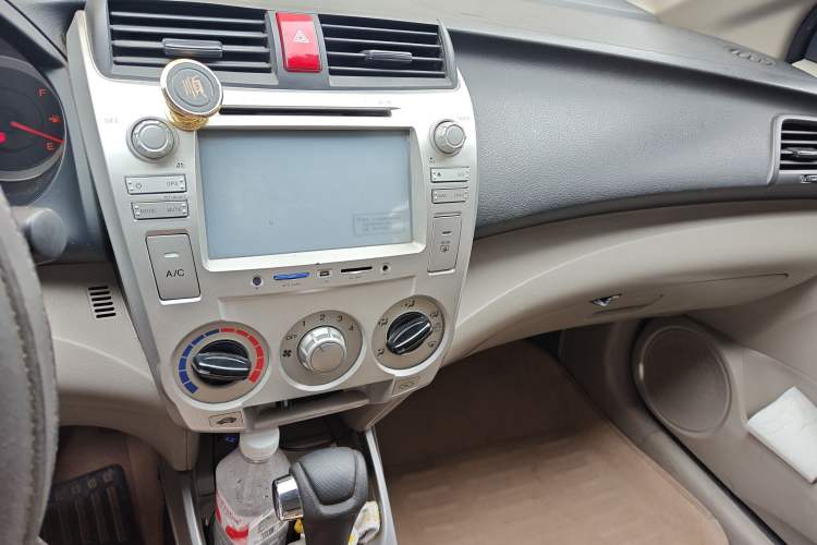 Used Honda City Classic 2011 1.5L Automatic Elite Edition Audio And AC Panel